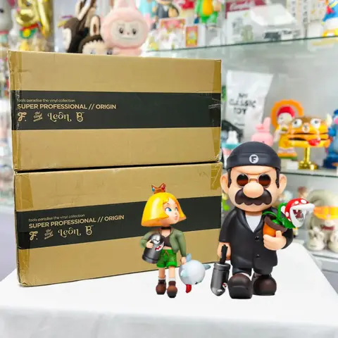Set de figuras 'Origine' de Super Professionnel, que incluye dos personajes estilizados, un hombre y una mujer, posando sobre