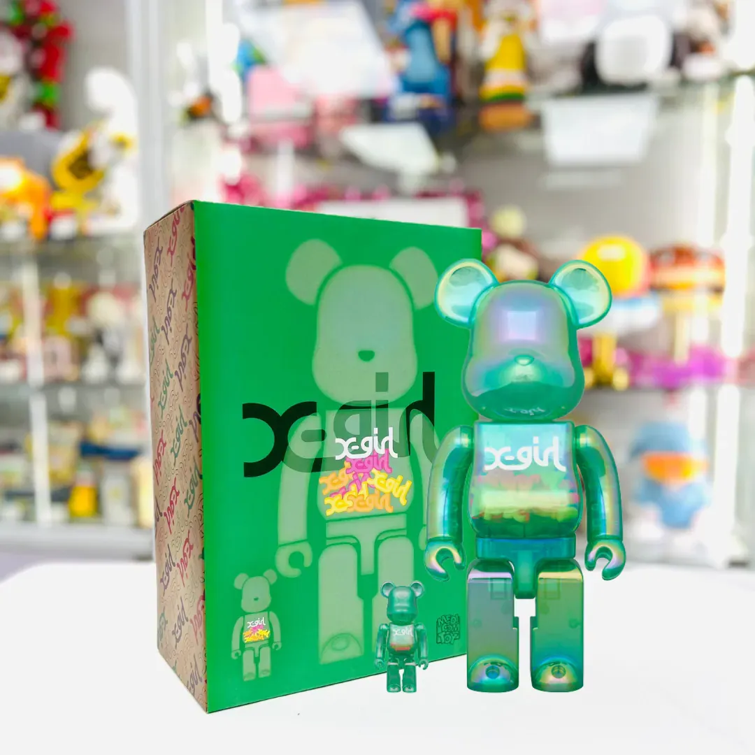 Set de dos figuras transparentes Be@rbrick X-girl Clear Green 100% y 400%.