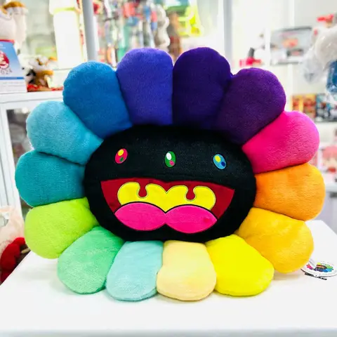 Cojín Takashi Murakami Mononoke Flower Cushion de 72 cm, alegre patrón floral multicolor, objeto de arte contemporáneo.