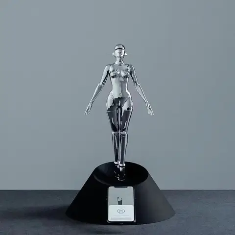 Escultura Hajime Sorayama Sexy Robot 1/4, robot femenino humanoide cromado, elegantemente posicionado.