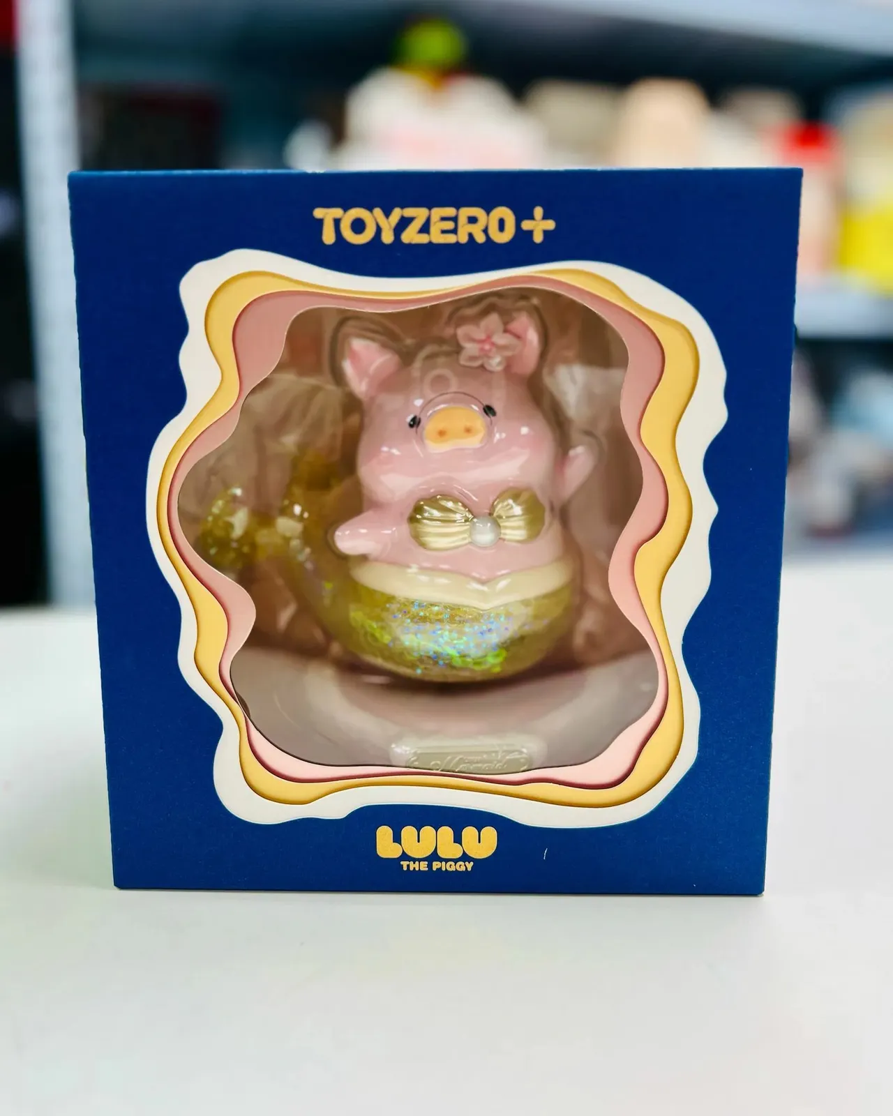 LuLu The Piggy XL Meerjungfrau 'Rosy Sky' Figur, eine rosa Schweine-Meerjungfrau mit einem Fischschwanz.