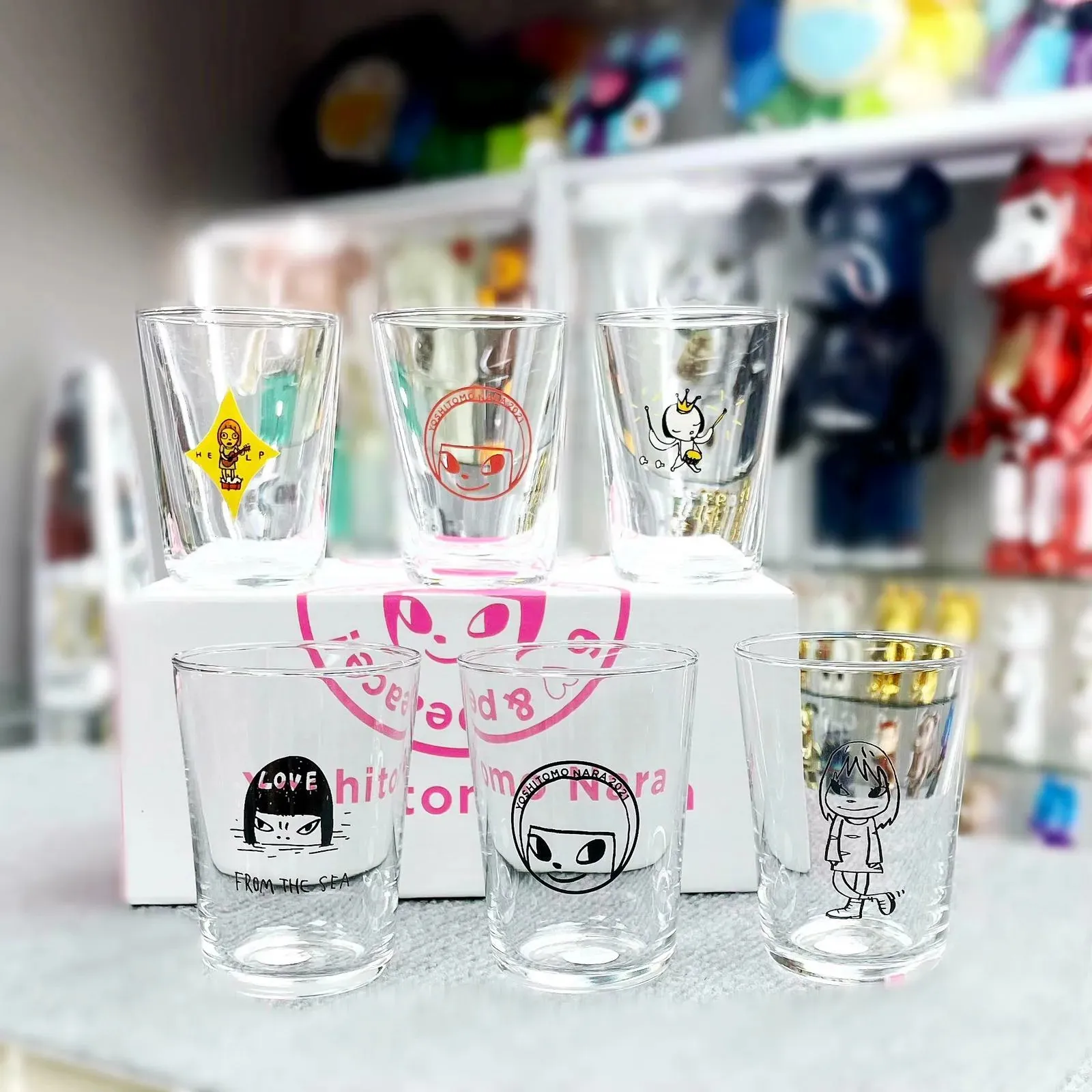 Copa de tallo Yoshitomo Nara de la exposición especial de Taiwán, con ilustración característica