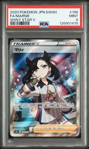 Carta Pokémon japonesa Full Art Marnie Shiny Star V, clasificada PSA 9, con una ilustración detallada de Marnie.