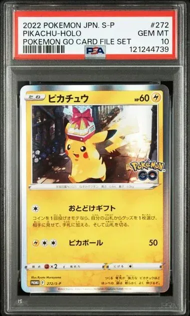 Carta Pokémon Pikachu Holo del set Pokémon GO Card File, classificata PSA 10, nella sua custodia protettiva.